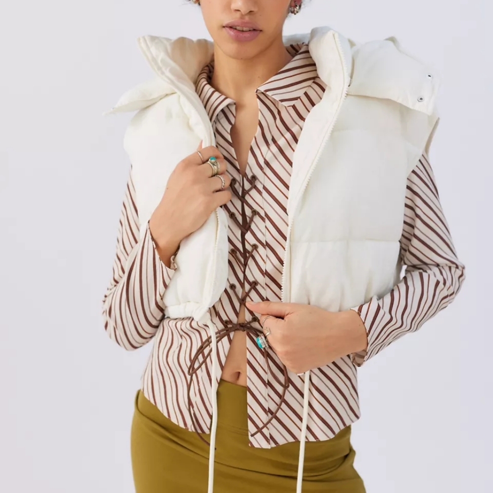 BNWT UO Linen Cropped Puffer Vest